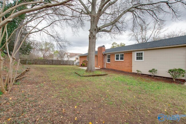 Building Photo - 9802 Dolphin Dr