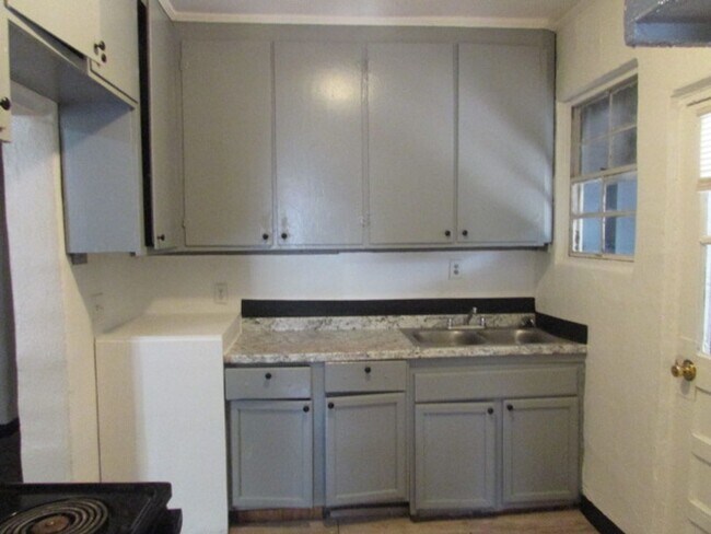 Building Photo - 28 Burgess Ct