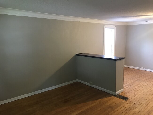 Building Photo - AVAILABLE NOW - 2 Bed 1 Bath Home in Craft District