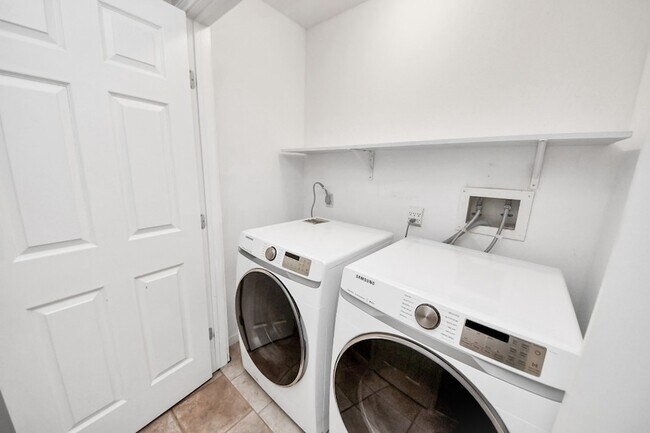 Building Photo - 3834 Carya Cir