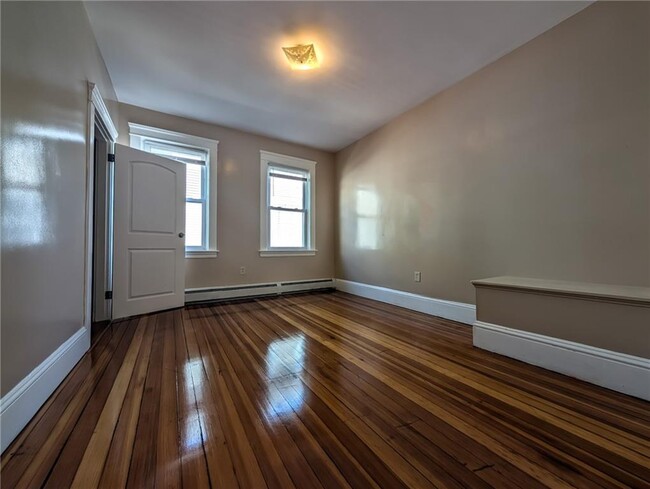 Building Photo - 364 Academy Ave