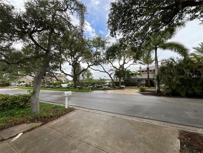 Building Photo - 1307 Belcher Dr