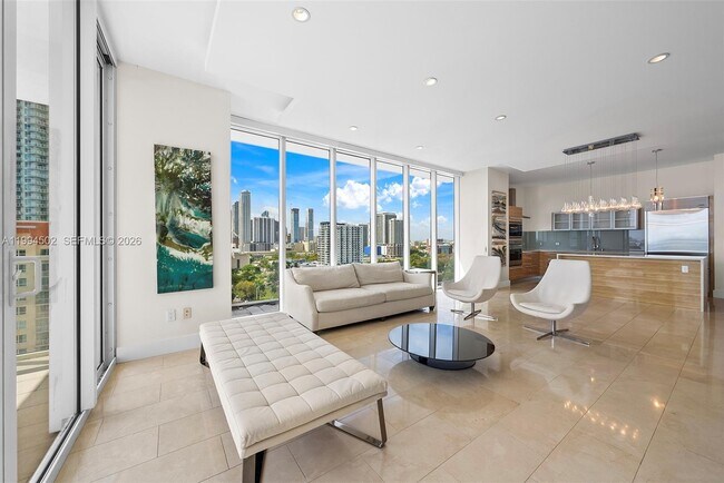 Building Photo - 2020 N Bayshore Dr