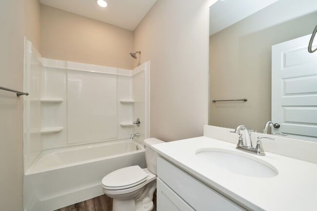 Building Photo - 5500 Blue Jay Cir