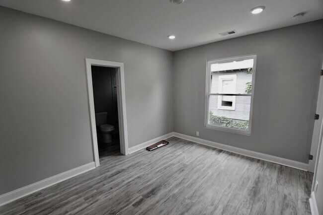 Building Photo - 507 E Mulberry St
