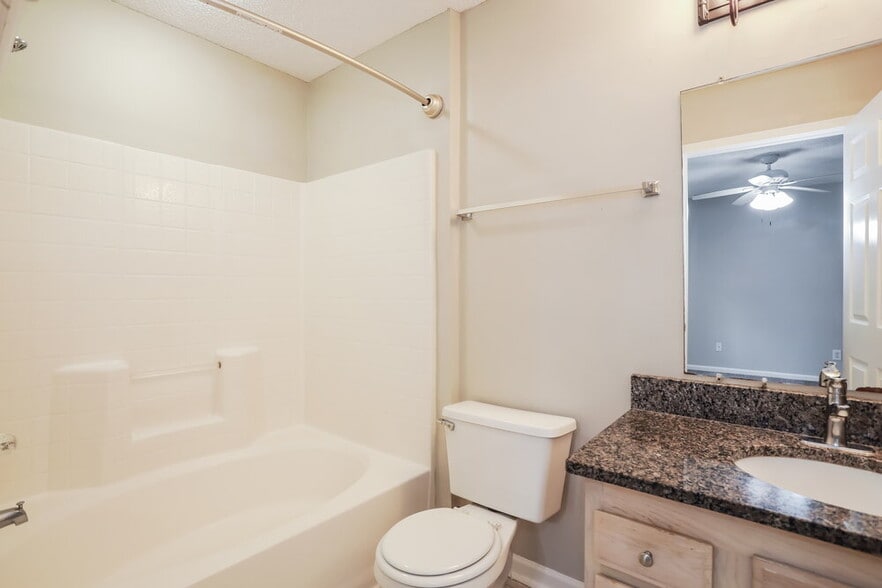 Building Photo - 7835 Longhorn Cir E