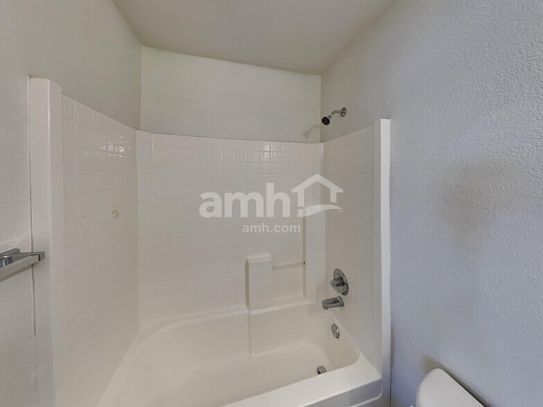 Building Photo - 10633 W Piccadilly Rd