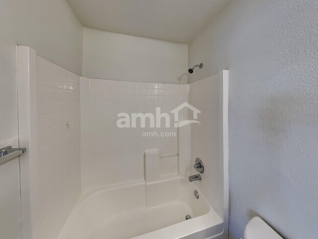 Building Photo - 10633 W Piccadilly Rd