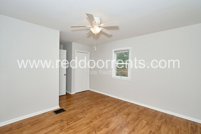 Building Photo - 4704 N College Ave