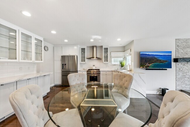 Building Photo - 464 Christie Dr