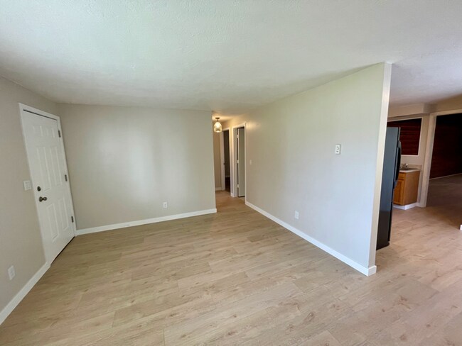 Building Photo - 722 S Kcid Rd