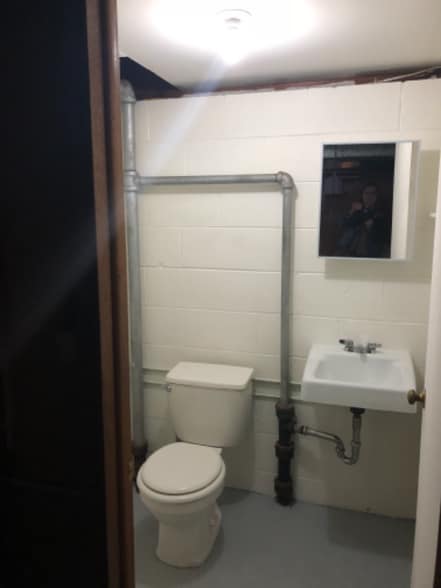 Building Photo - 538 Van Buren Ave