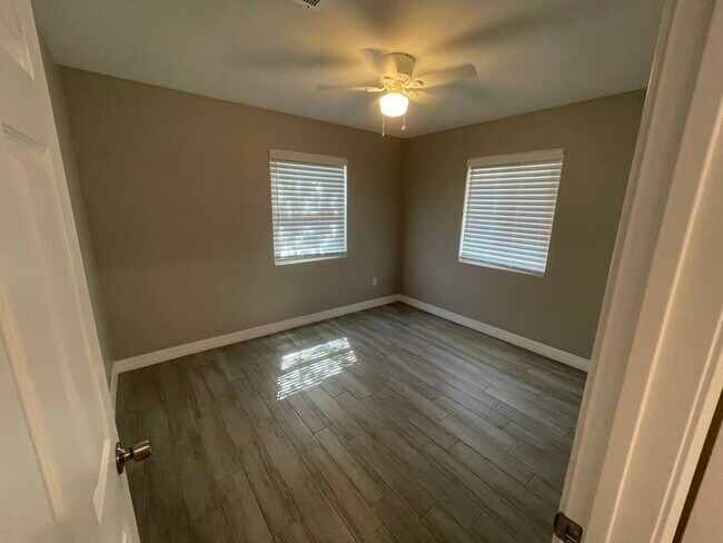 Building Photo - Fully Remodeled Tempe