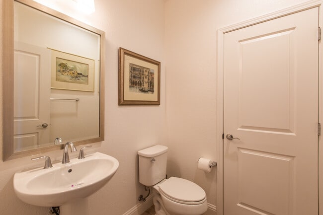 Building Photo - 1110 Healdsburg Ave