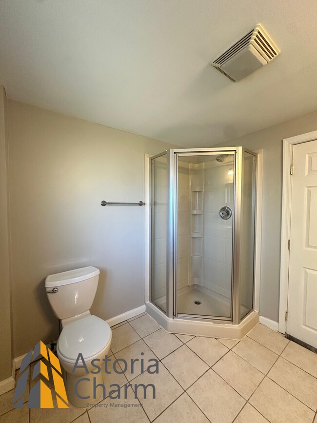 Building Photo - 3 Bedroom Home with Den, Patio/Deck Space, and Fresh Updates