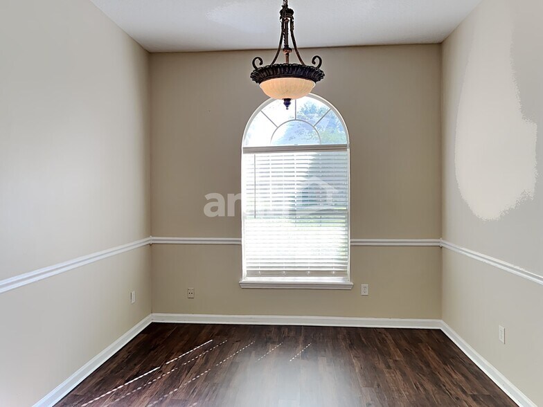 Building Photo - 1621 Merroway Ln