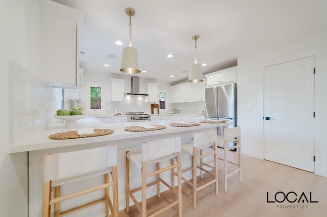 Building Photo - 801 N Rios Ave