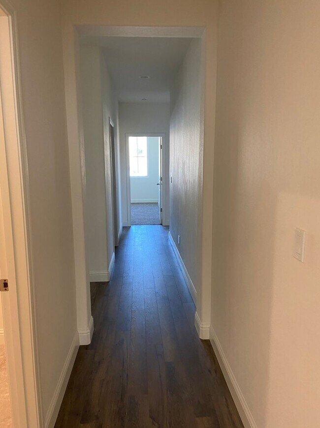 Building Photo - 4 Bedroom home located in Northside Visalia! Available Soon!