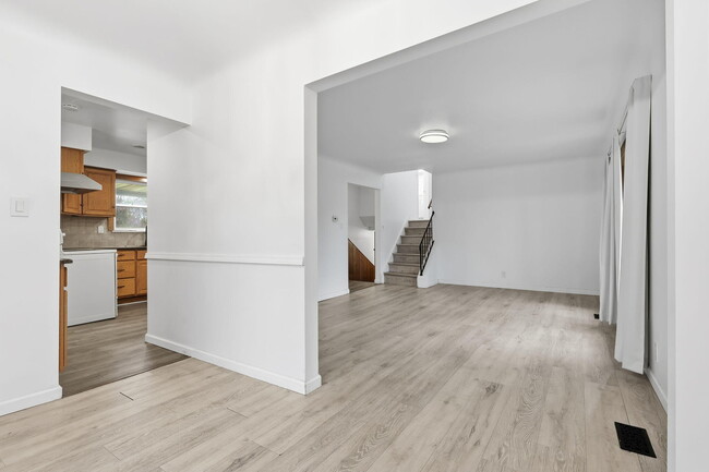 Building Photo - 6382 Houghten Dr