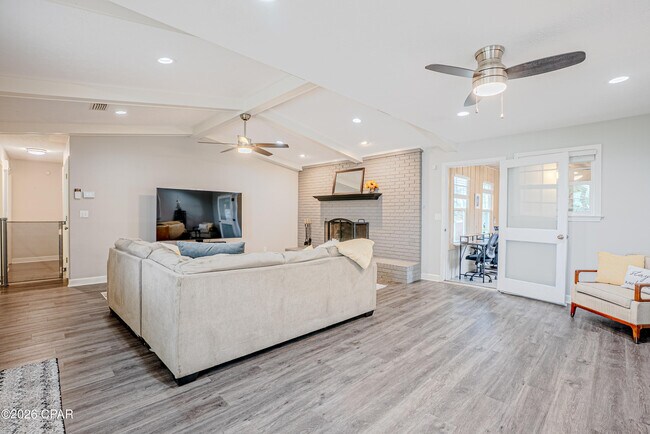 Building Photo - 1112 Colorado Ave