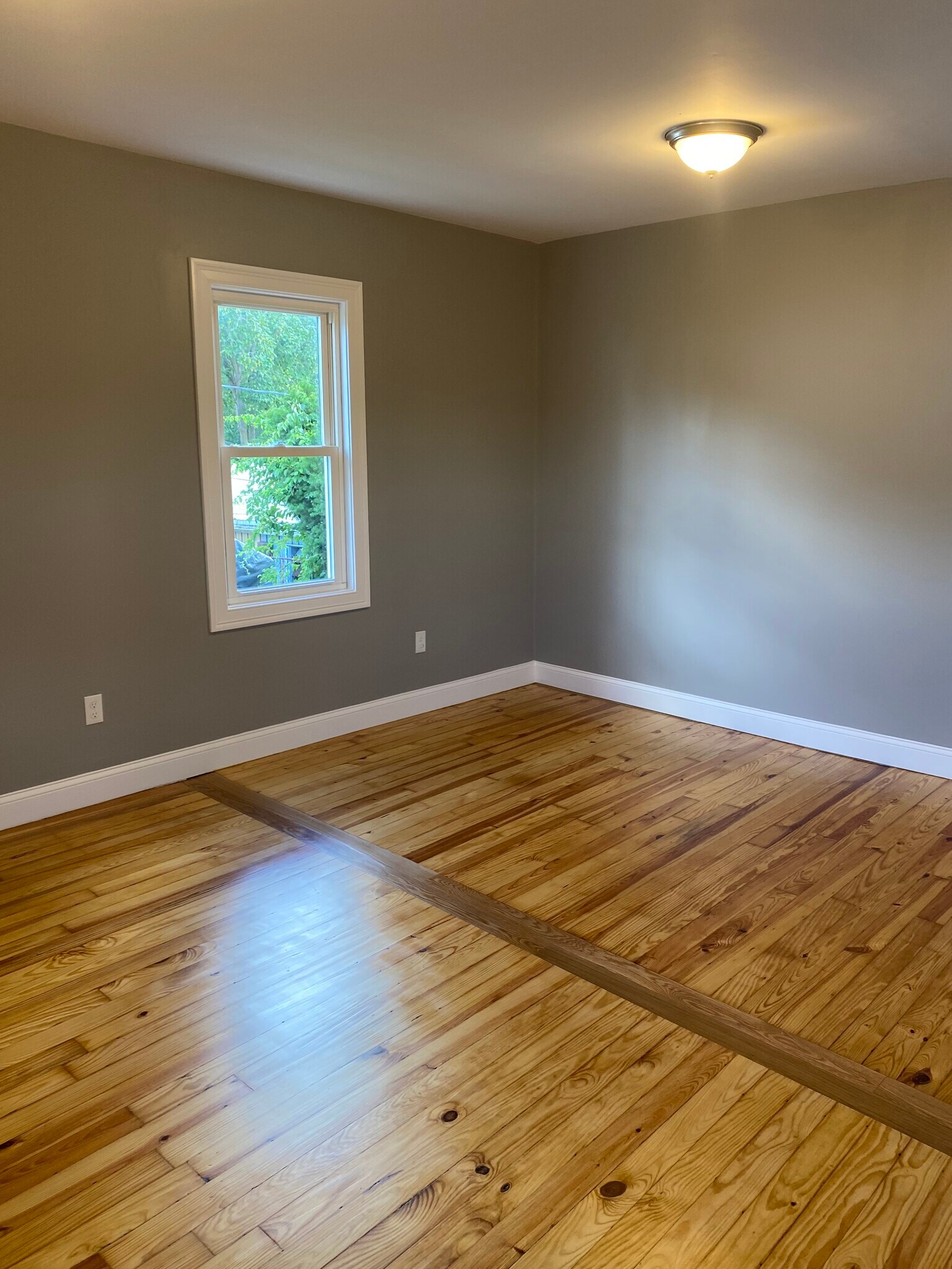 Building Photo - 1190 Plymouth Ave