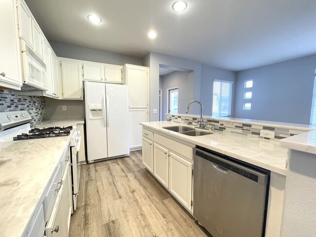 Building Photo - Remodeled Scripps Ranch Condo