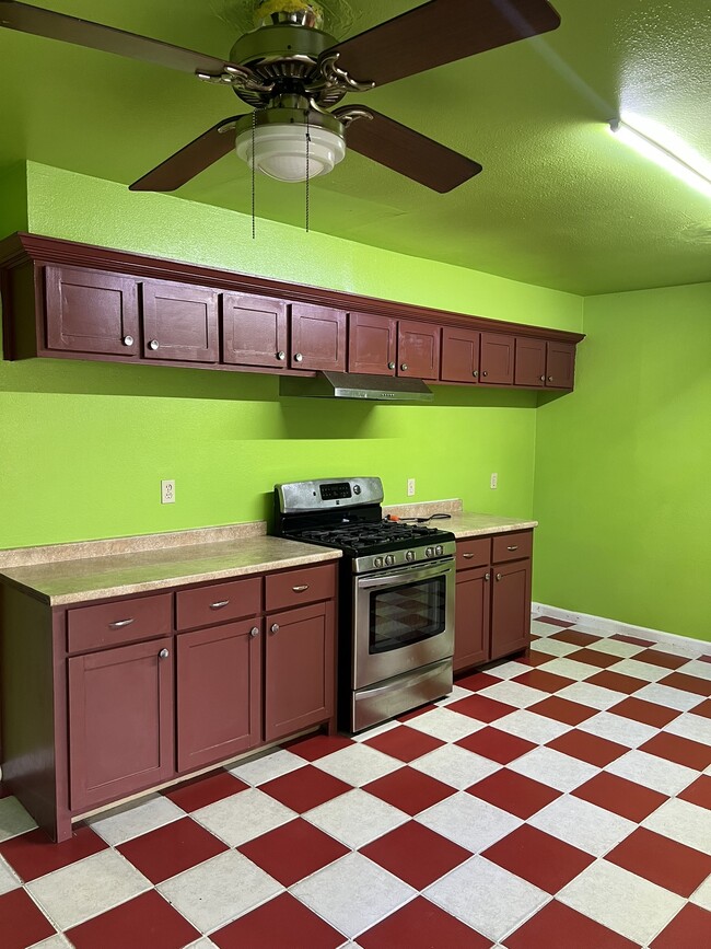 Building Photo - 9314 Valley Stream