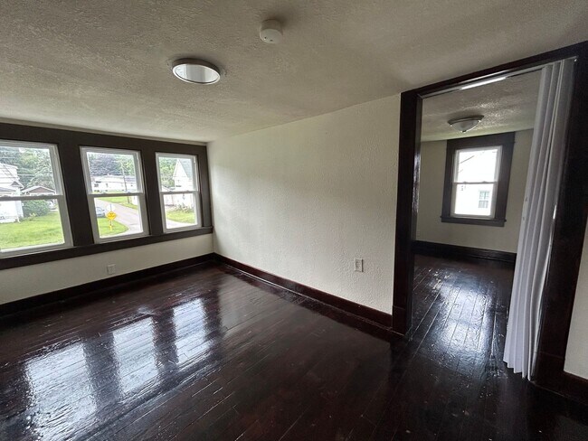 Building Photo - 563 Barkeyville Rd