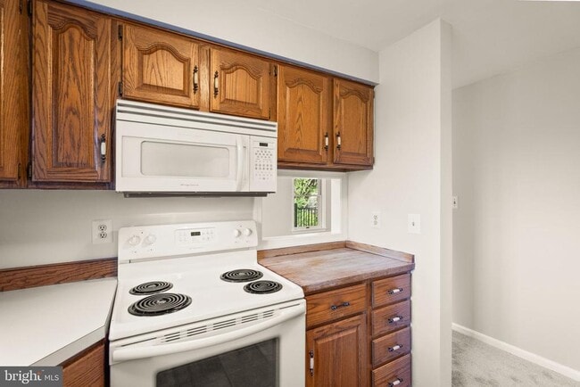 Building Photo - 318 Evergreen Mills Rd