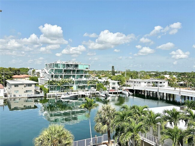 Building Photo - 8400 Byron Ave