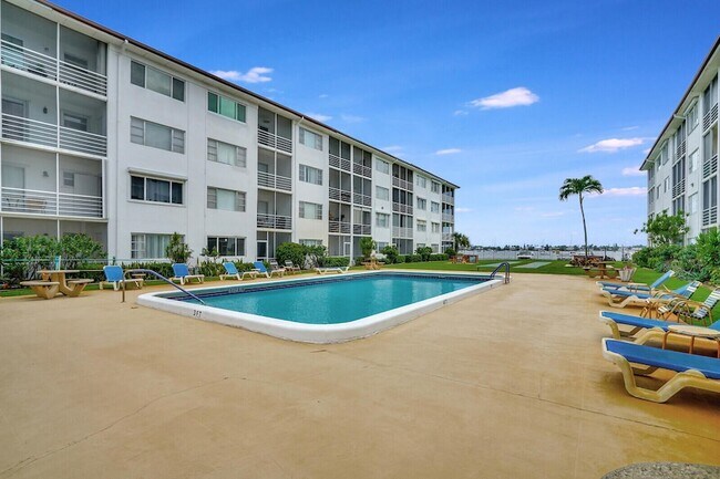 Building Photo - 4500 N Flagler Dr