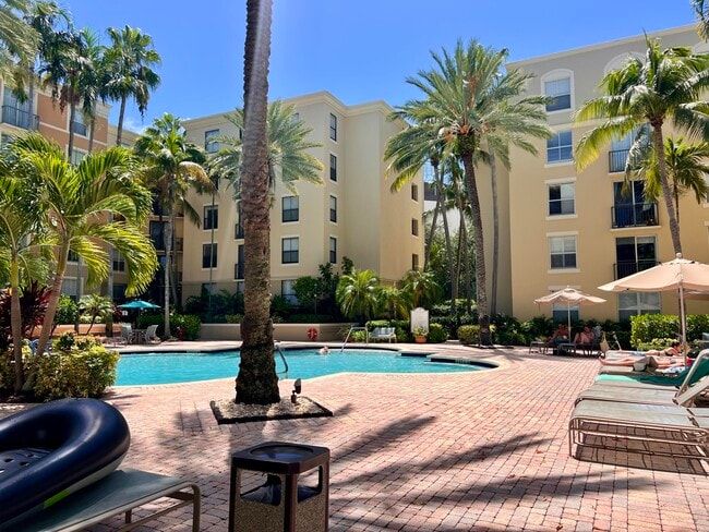 Building Photo - 630 S Sapodilla Ave