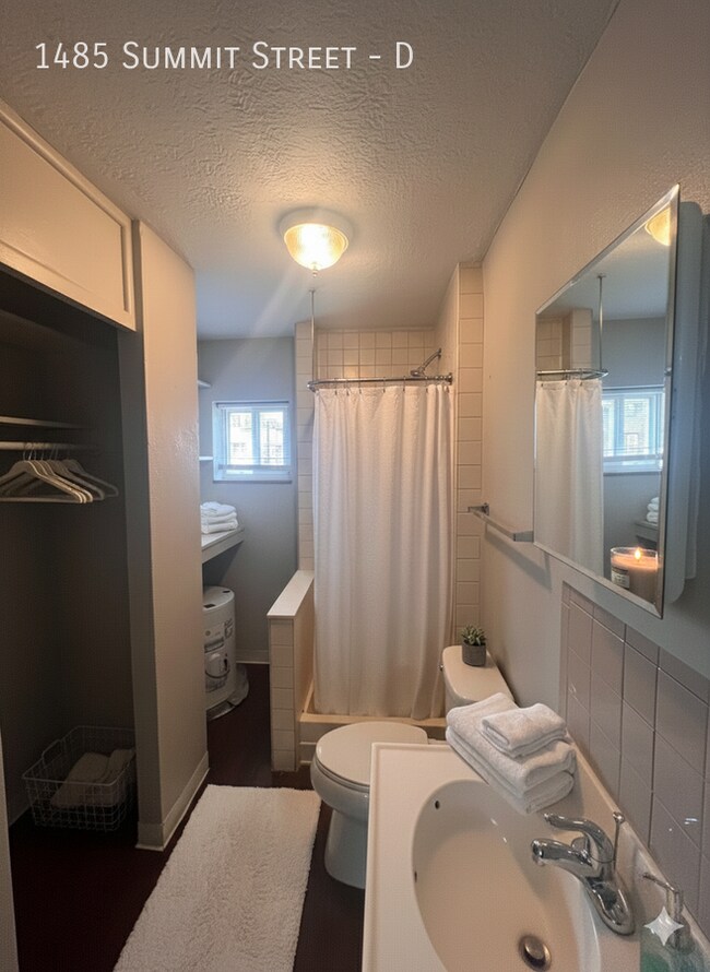 Building Photo - 1485 Summit St