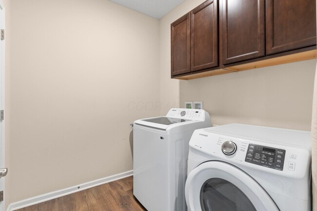 Building Photo - 220 Woodland Sky Dr