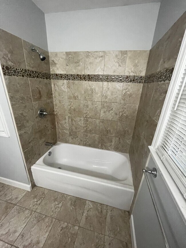 Building Photo - 5bd/2ba NEWLY remodeled brick ranch home. NO CATS.