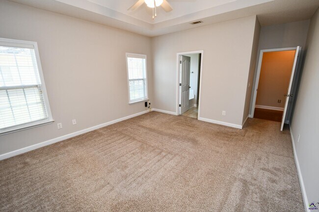 Building Photo - 104 Newport Ave