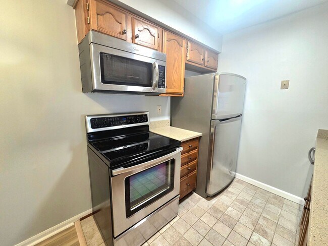 Building Photo - Beautiful 2 BR/2 BA Condo in Ellicott City!