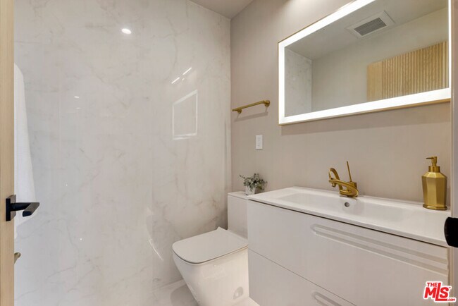 Building Photo - 7966 Mulholland Dr