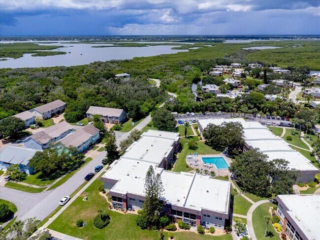 Building Photo - 3800 Saxon Dr