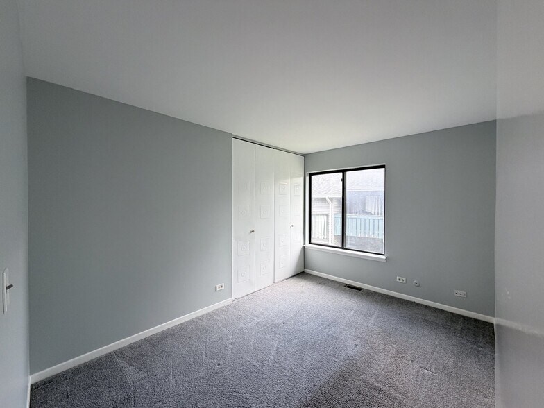 Building Photo - 2 Elm Ct