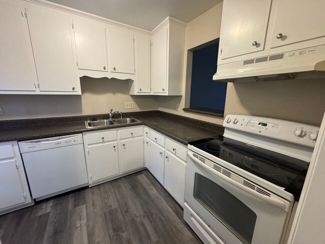 Building Photo - 4402 American Dr