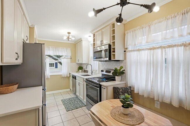 Building Photo - 2695 Bellwood Ave