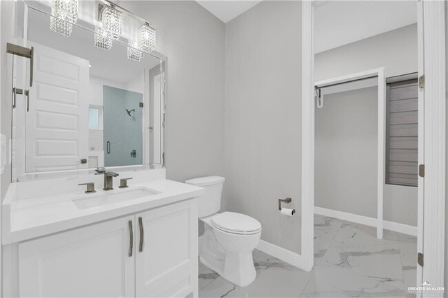 Building Photo - 16 E St