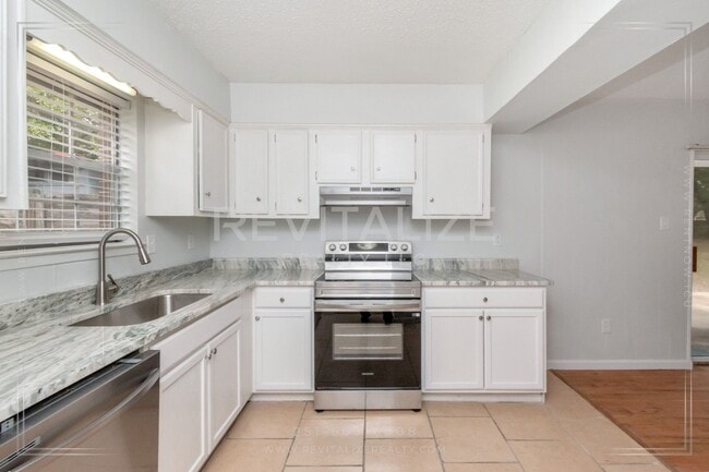 Building Photo - Newly Renovated 3 Bed 2 Bath Home in Theodore!