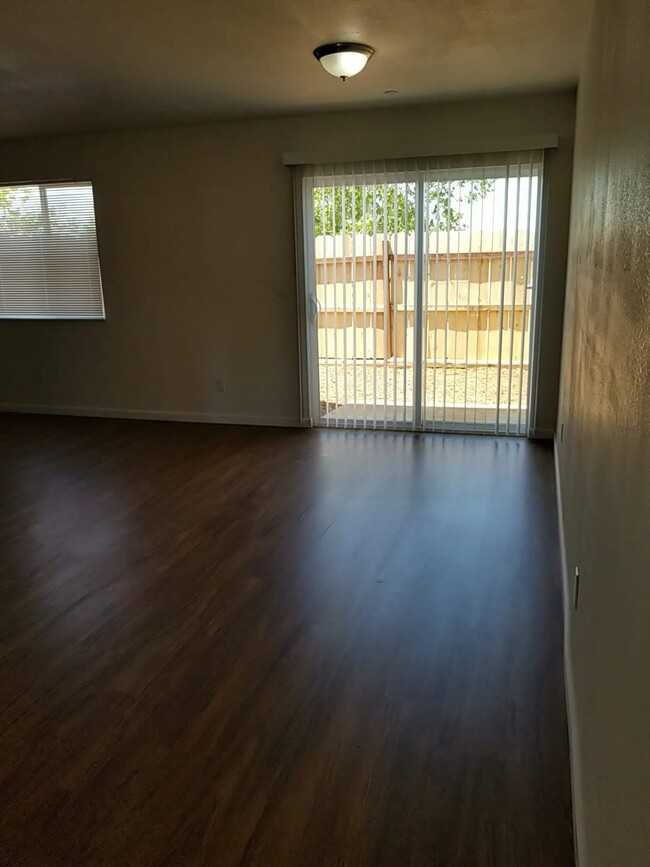 Building Photo - 151 Amberidge Dr
