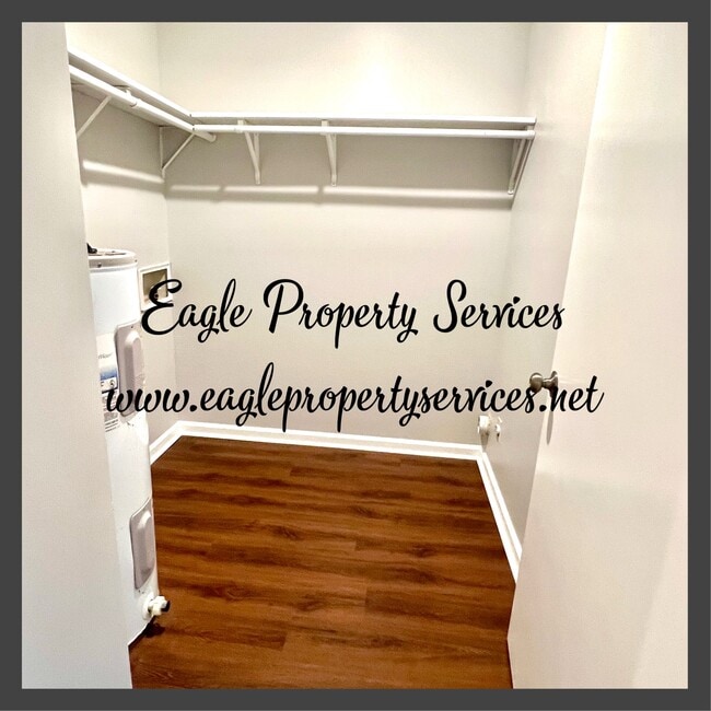 Building Photo - 2997 Hickory Ln