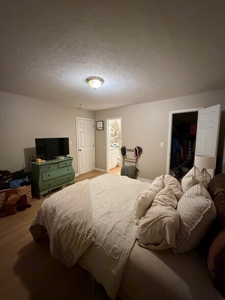 Building Photo - 122 Fuller Rd