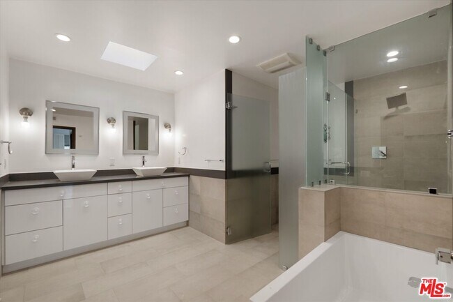 Building Photo - 2175 S Beverly Glen Blvd