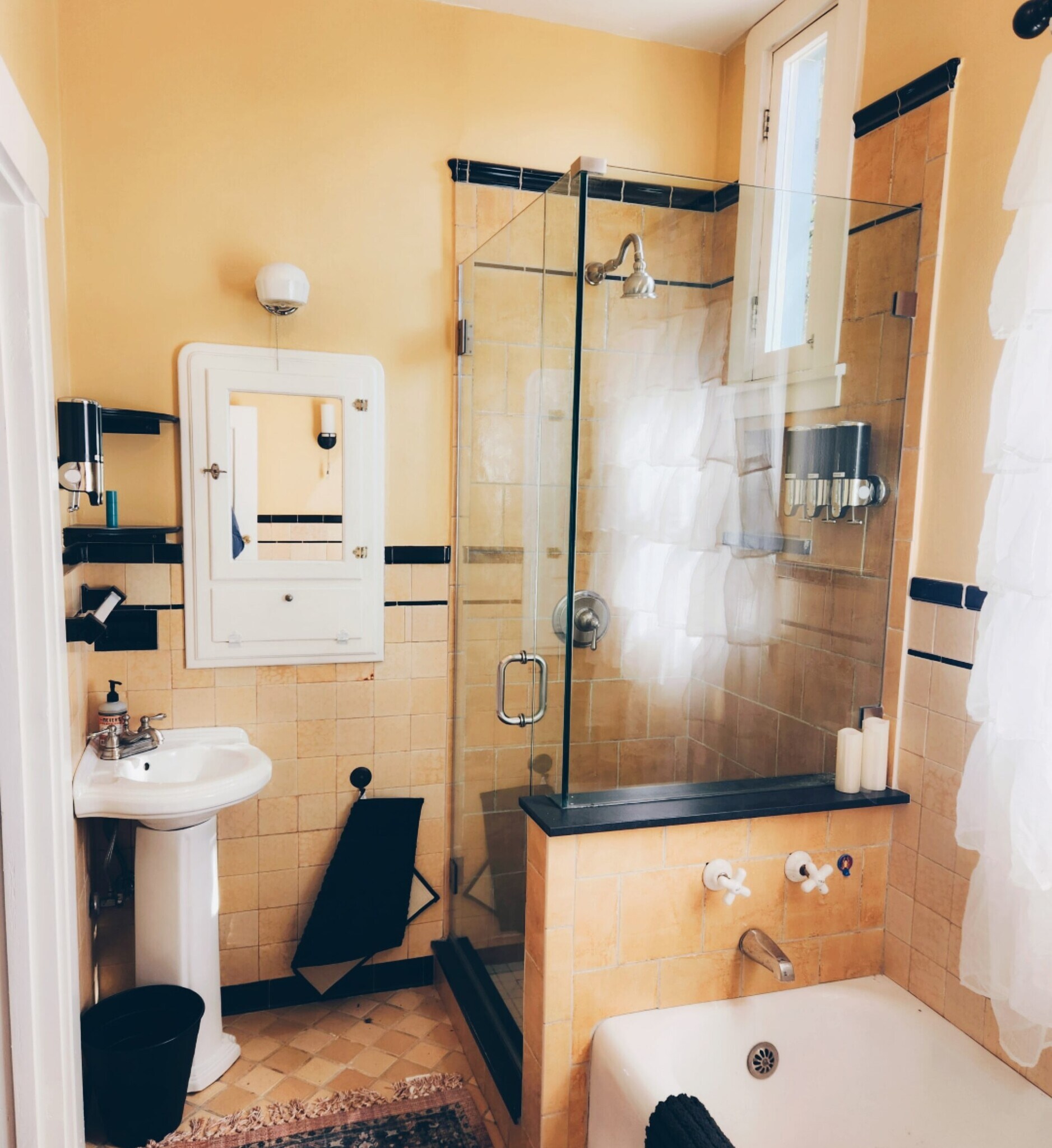 Main bathroom - 459 Boulevard Way