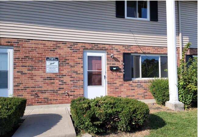 Building Photo - Silver Rock Avenue Apartments